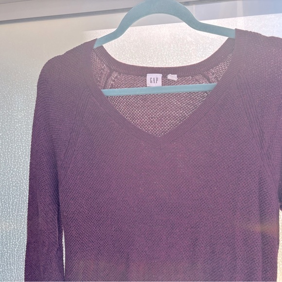 GAP | Lightweight Purple Knit - Picture 2 of 3